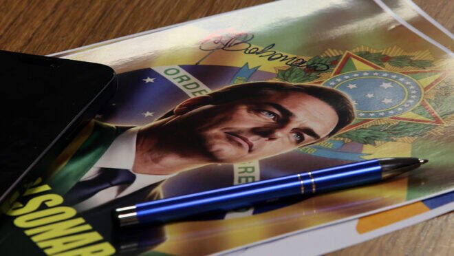 Flávio Bolsonaro revela anotações sobre eleições no Paraná e gera tensão política