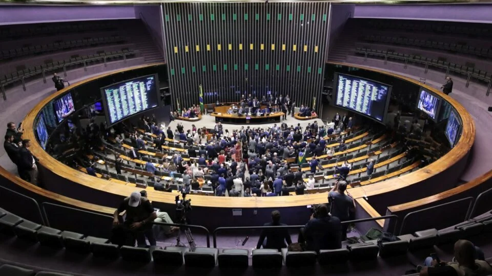 Fundo Partidário Bate Recorde: PL e PT Recebem Bilhões em 2025