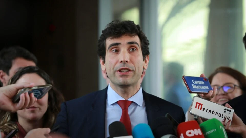 Gabriel Galípolo defende liquidação do Banco Master por falhas e apoio do governo