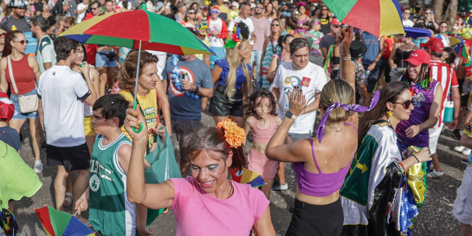 Galinho de Brasília resgata tradição e paixão pelo futebol no carnaval de 2026