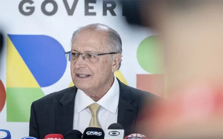 Geraldo Alckmin defende estabilidade e critica projetos que quebram patentes