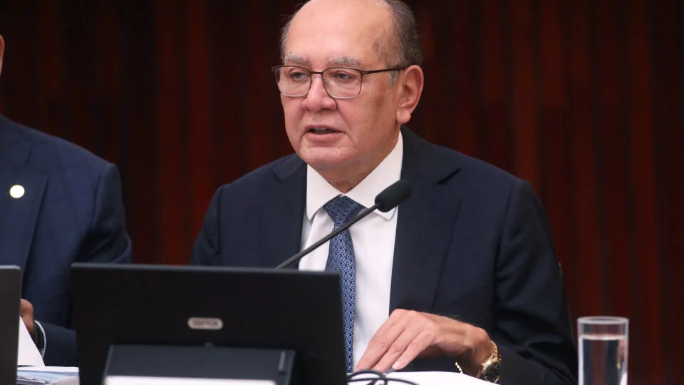 Gilmar Mendes propõe força-tarefa contra deepfakes e alerta para eleições 2026