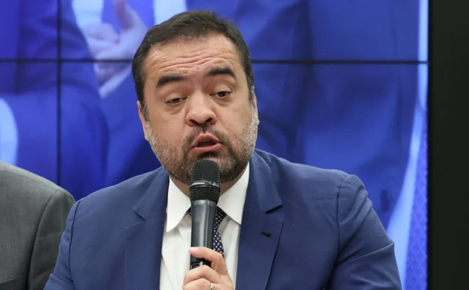 Governador Cláudio Castro avalia saída antecipada para evitar cassação no TSE