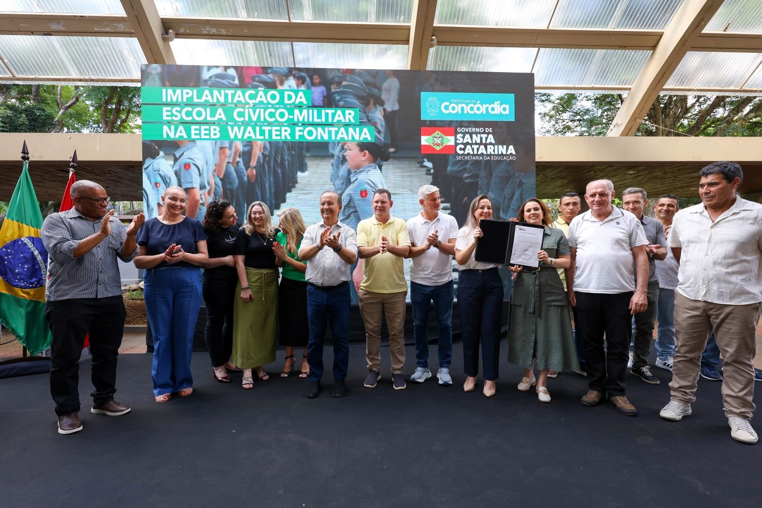 Governador Jorginho Mello anuncia EEB Walter Fontana como escola cívico-militar em Concórdia