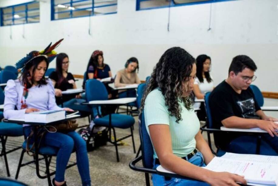 Governo de MS amplia auxílio permanência e abre 2.500 vagas para estudantes