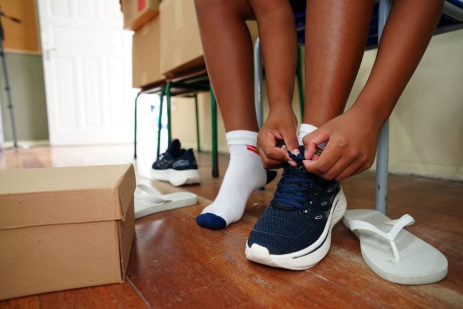 Governo de SC entrega uniformes a 528 mil estudantes e investe R$ 210 milhões