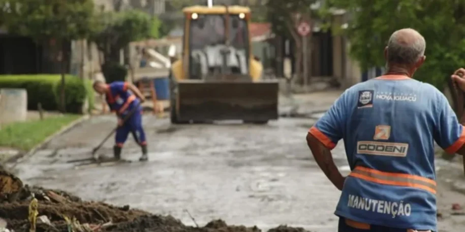 Governo do Rio mobiliza equipes para cidades em emergência após chuvas devastadoras