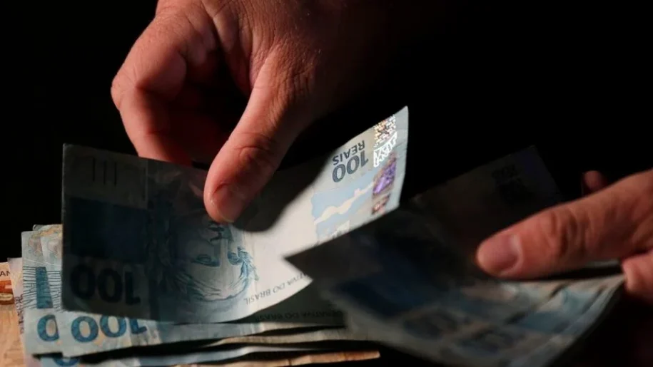 Governo Lula estuda cobrar IOF sobre criptomoedas e gera polêmica entre investidores