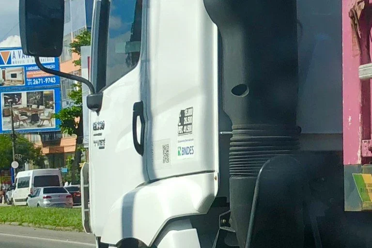 Governo Lula libera R$ 1,3 bilhão para caminhoneiros em apenas um mês