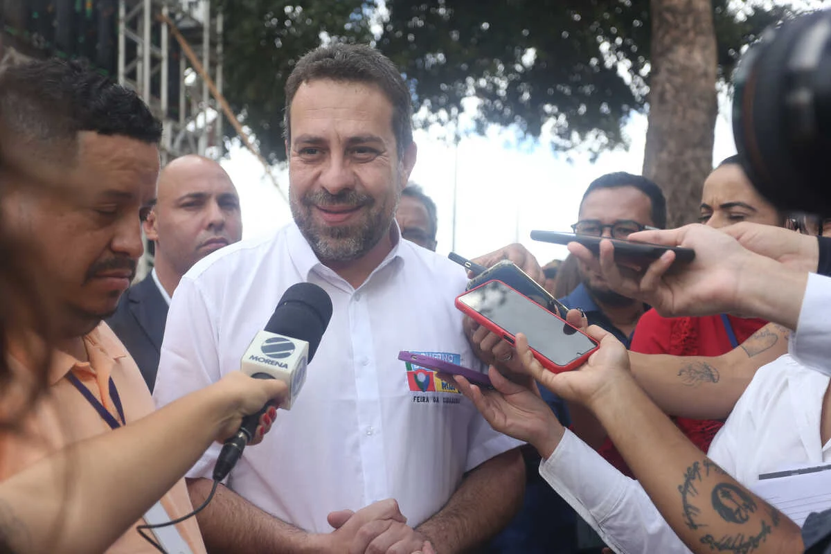 Guilherme Boulos ouve reivindicações em Campo Grande e critica gestão anterior