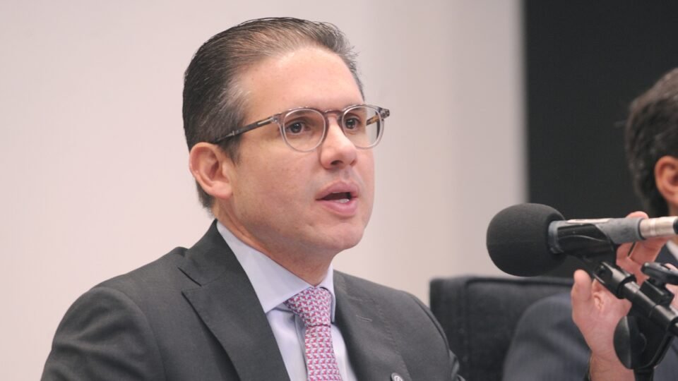 Hugo Motta acelera votação do fim da escala 6x1 após ouvir sociedade e empresários