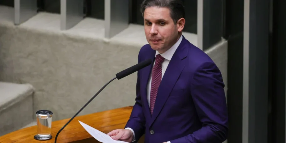 Hugo Motta promete avançar na discussão sobre fim da jornada 6×1 e mais