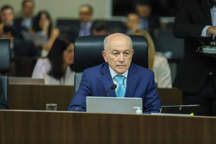 Hugo Motta promete vaga ao PT e intensifica disputa por TCU após aposentadoria de Cedraz