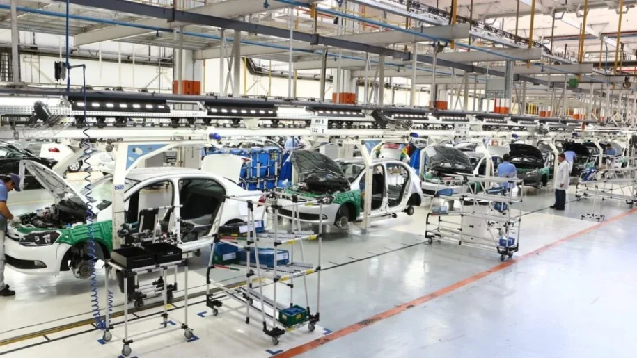 IBGE revela crescimento da indústria brasileira em 2025 e aponta juros altos como vilão