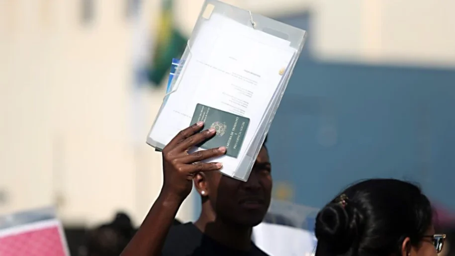 IBGE revela que Brasil atinge mínima histórica de desemprego em 2025; Piauí lidera