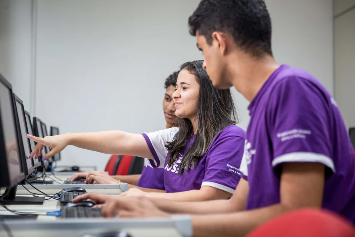 IOS abre 1.300 vagas gratuitas em cursos de tecnologia e transforma vidas