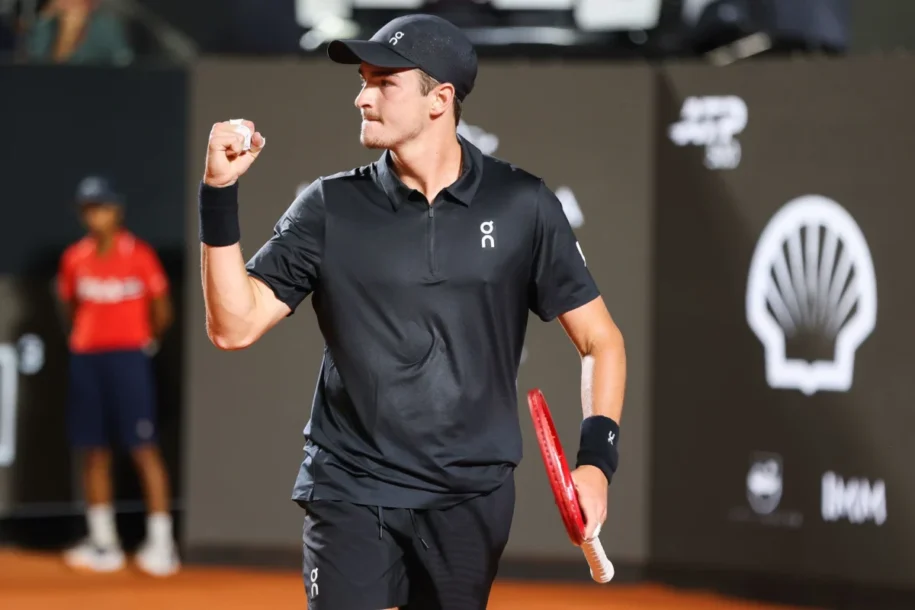 João Fonseca enfrenta Ignacio Buse nas oitavas do Rio Open 2026; saiba como assistir