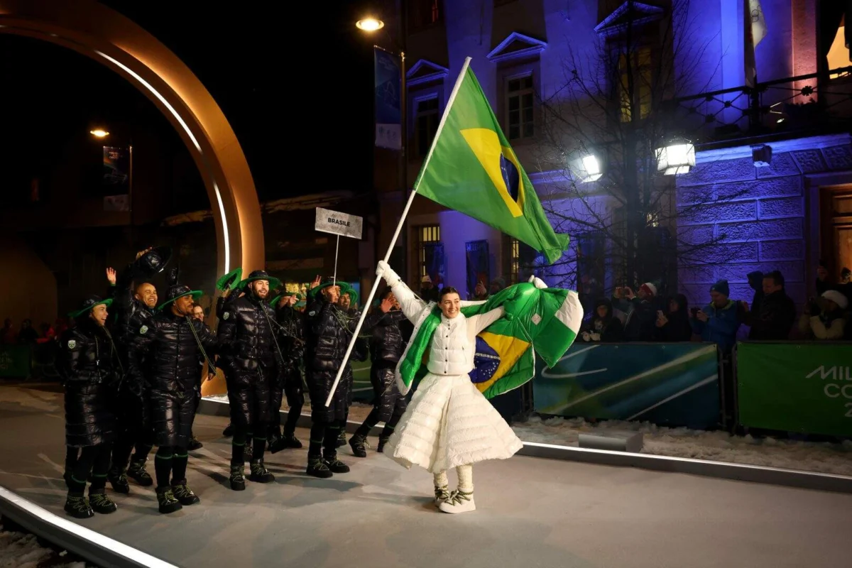Jogos Olímpicos de Inverno: Brasil brilha com bandeira em Milão e Mariah Carey encanta