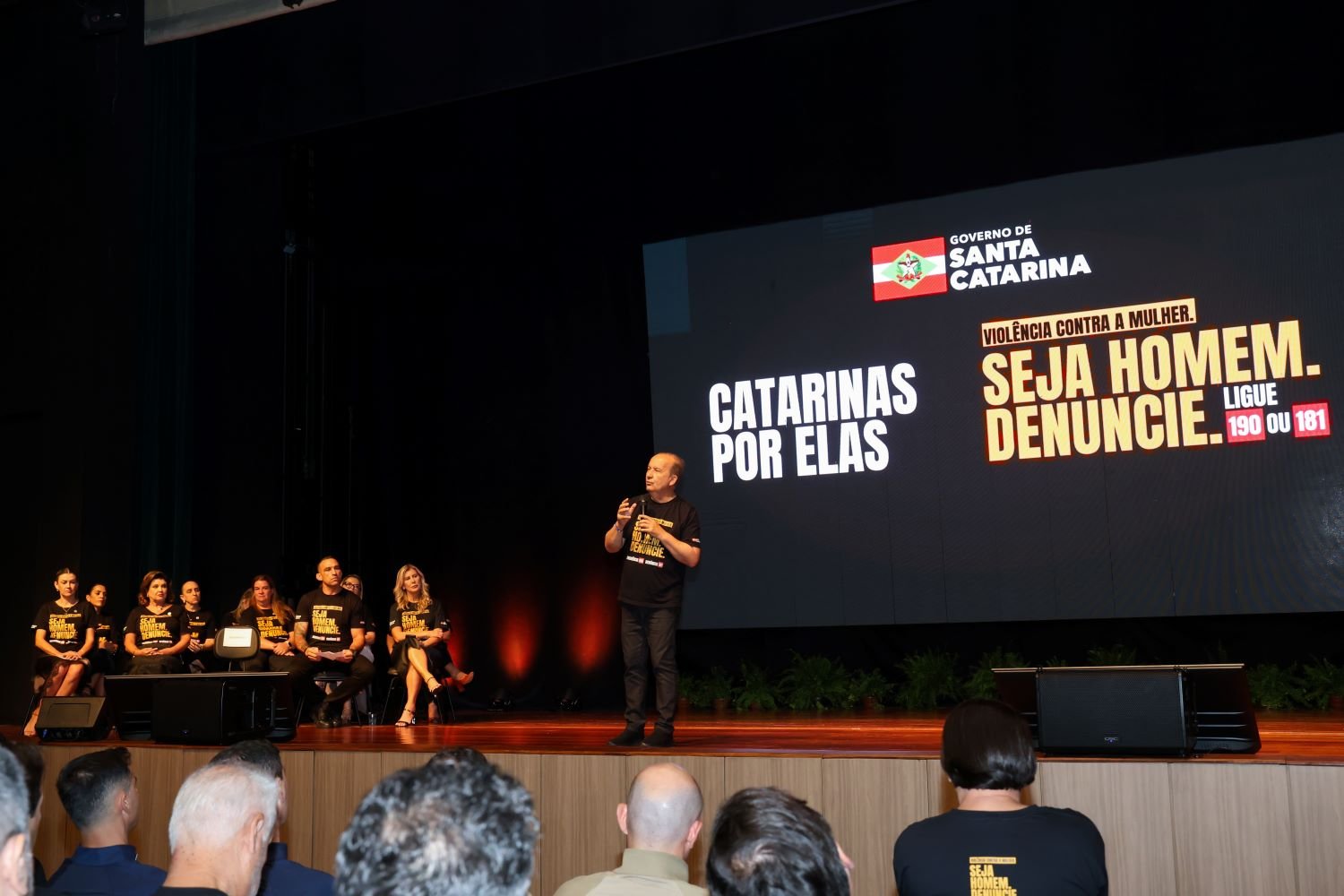 Jorginho Mello lança campanha para homens e busca reduzir feminicídios em SC