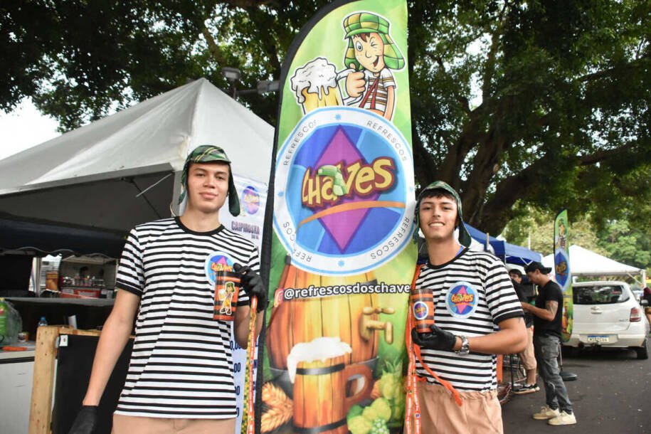 Jovens de Campo Grande criam ‘Refresco do Chaves’ para financiar viagens às praias