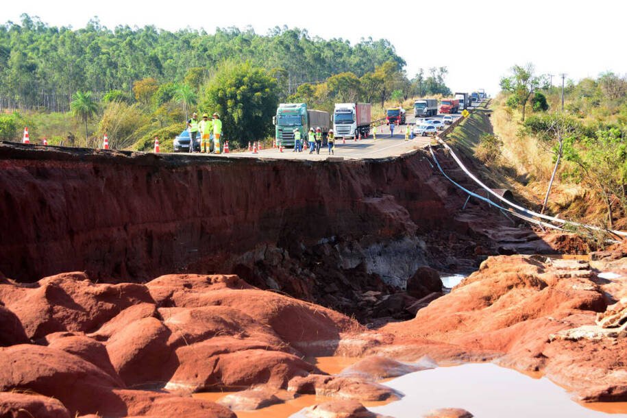 Londres Machado ignora multa de R$ 20 mil e é alvo de inquérito do MP