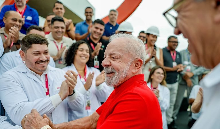 Lula anuncia expansão do Aché e promete Brasil como potência farmacêutica