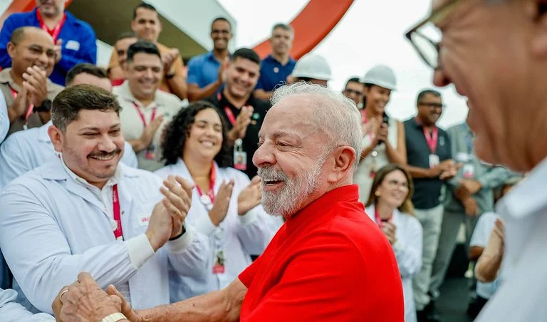 Lula anuncia expansão do Aché e promete Brasil como potência farmacêutica