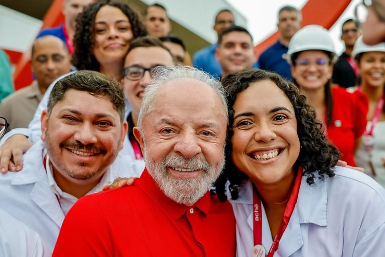 Lula anuncia R$ 1,4 bi para Butantan e destaca queda de 50% no desmatamento