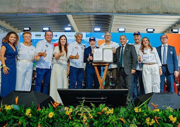 Lula Anuncia R$ 1,8 Trilhões para Saúde na Bahia em Cerimônia Tensa