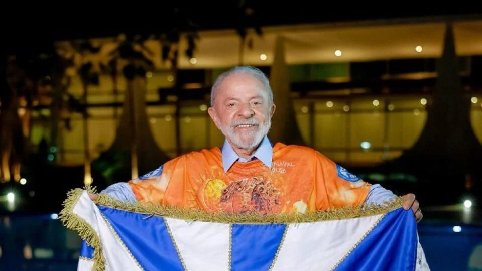 Lula é homenageado no Carnaval 2026 e Kim Kataguiri pede suspensão de repasse