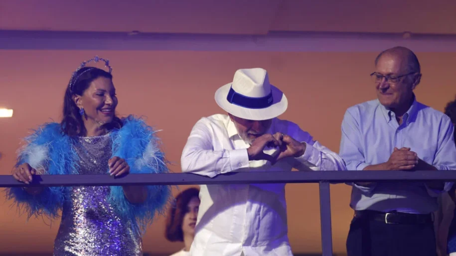 Lula enfrenta crise após desfile da Acadêmicos de Niterói no Carnaval do Rio