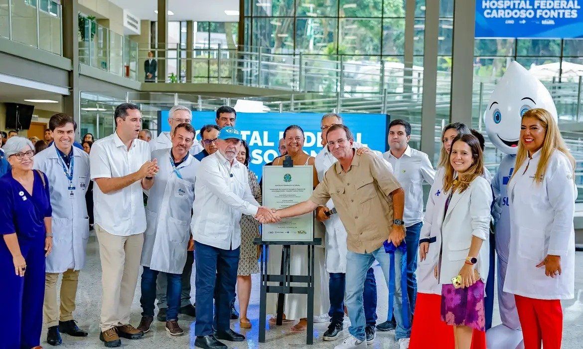 Lula inaugura Centro de Emergência 24h e promete R$ 1,4 bilhão para hospitais no Rio