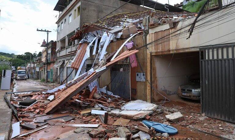 Lula sobrevoa Minas Gerais e aprova R$ 5,4 milhões para assistência após chuvas