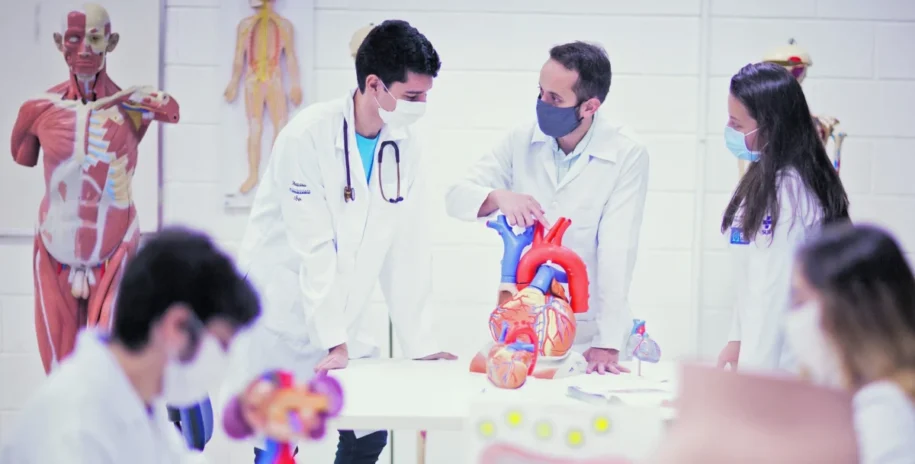 MEC cancela edital do Mais Médicos e gera crise com 5,9 mil vagas de medicina