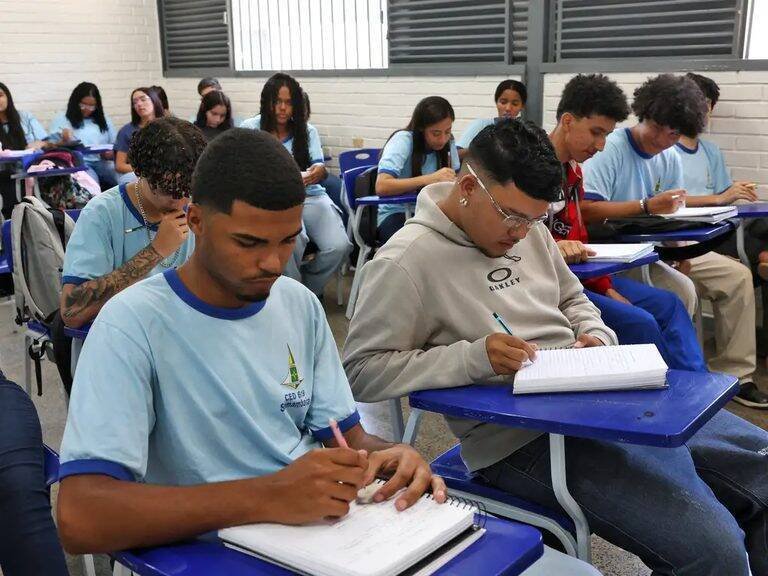 MEC libera consulta do Pé-de-Meia e revela detalhes dos pagamentos de 2025