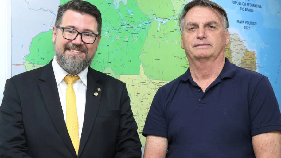 Michelle Bolsonaro divulga apoio de Jair a Marcos Pollon ao Senado e gera polêmica