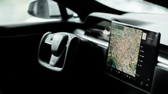 MIIT da China impõe novas normas de segurança para carros e proíbe inovações arriscadas