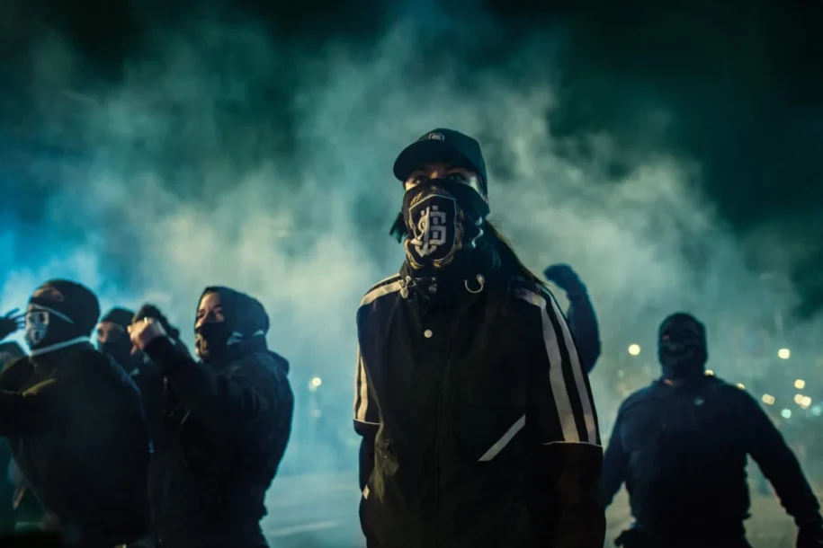 Minissérie ‘Salvador’ explora a ascensão de grupos neonazistas no Brasil