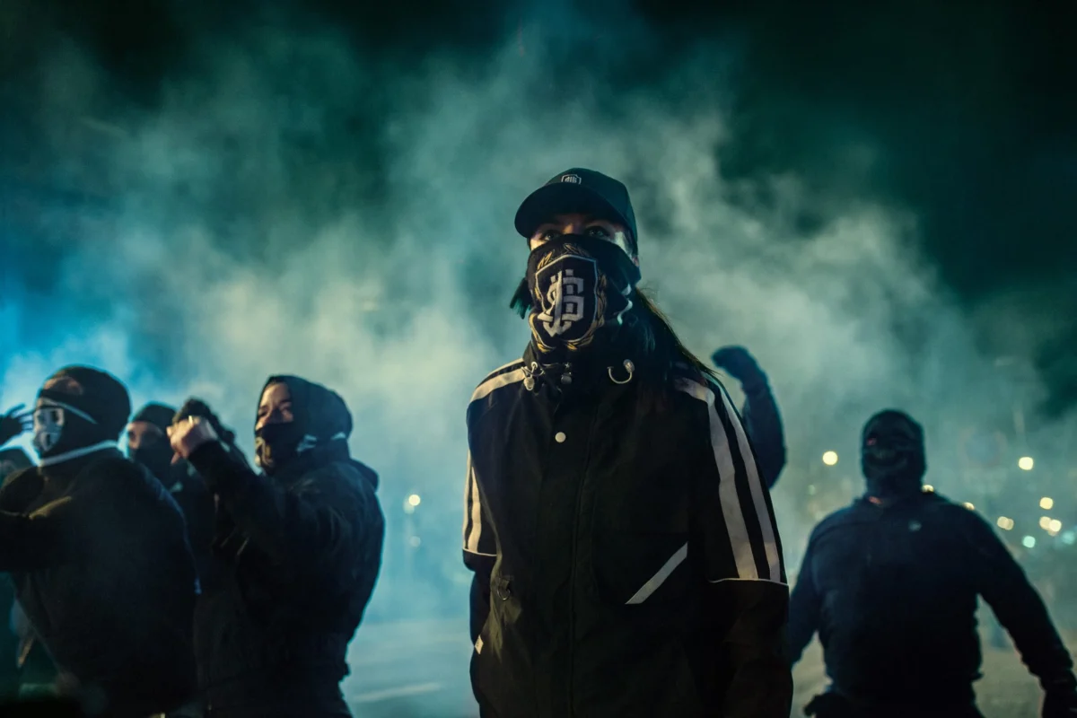 Minissérie ‘Salvador’ explora a ascensão de grupos neonazistas no Brasil