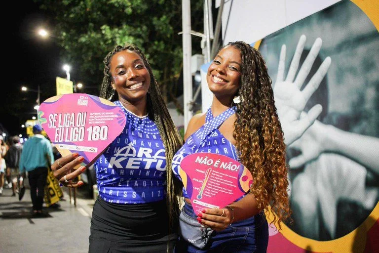 Ministério das Mulheres lança campanha ‘Se liga ou eu ligo 180’ contra assédio