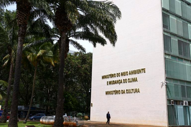 Ministérios de Lula definem diretrizes para transição energética após COP 30