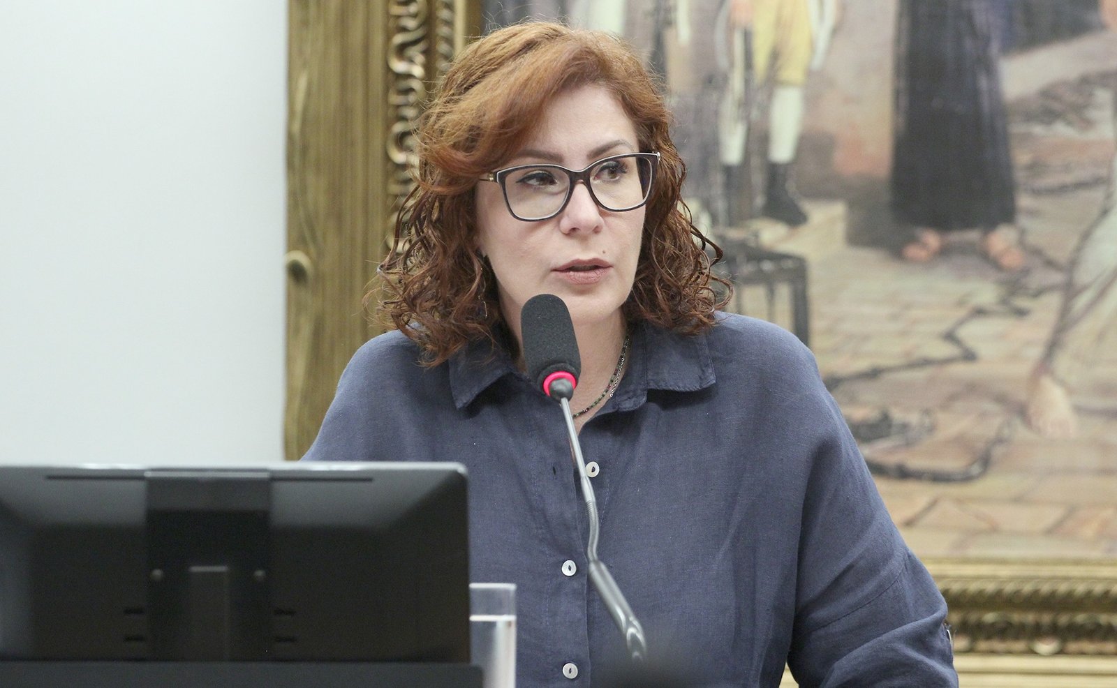 Ministro Alexandre de Moraes arquiva inquérito contra Carla Zambelli após fuga