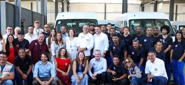 Ministro Alexandre Padilha anuncia entrega de 500 ambulâncias e 3 mil vans na Bahia