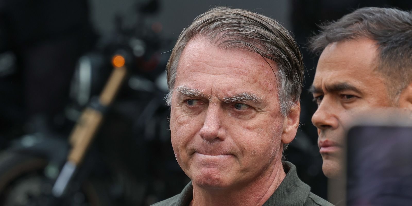Ministro Carlos Vuyk de Aquino dá dez dias para defesa de Bolsonaro em perda de patente