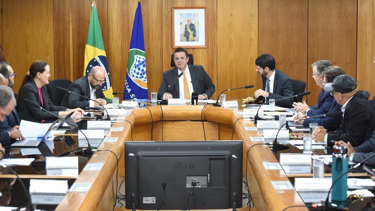 Ministro Wolney Queiroz anuncia antecipação de benefícios em MG após chuvas