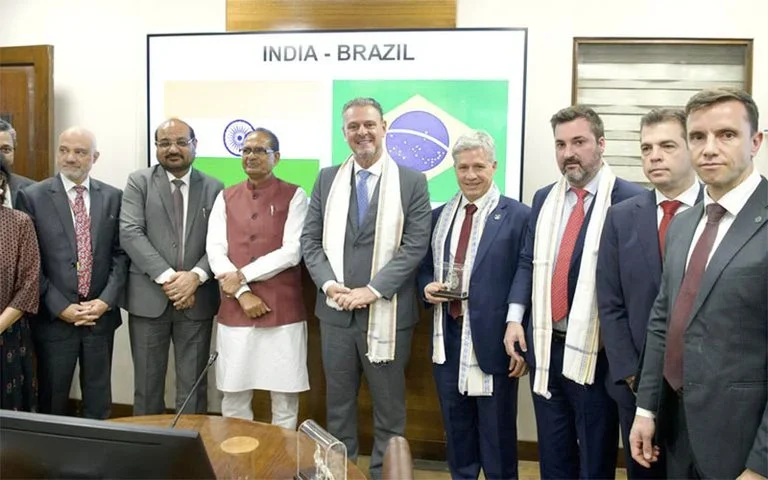 Ministros Fávaro e Teixeira lideram avanço em comércio Brasil-Índia; tensão por romã