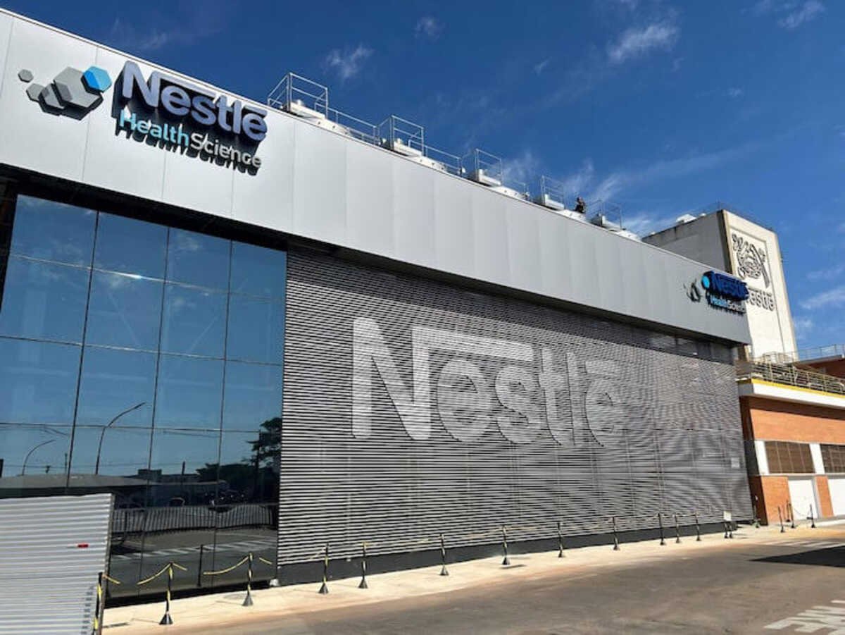 Nestlé enfrenta crise após recolhimento de fórmula infantil por erro na Anvisa