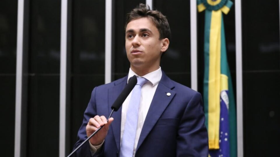 Nikolas Ferreira se reúne com Bolsonaro e critica Lula em Brasília