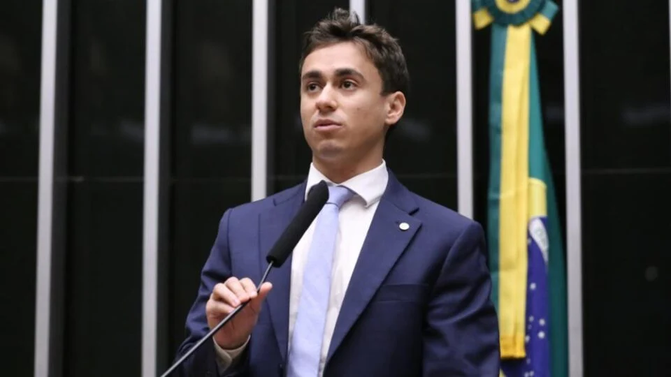 Nikolas Ferreira se reúne com Bolsonaro e critica Lula em Brasília