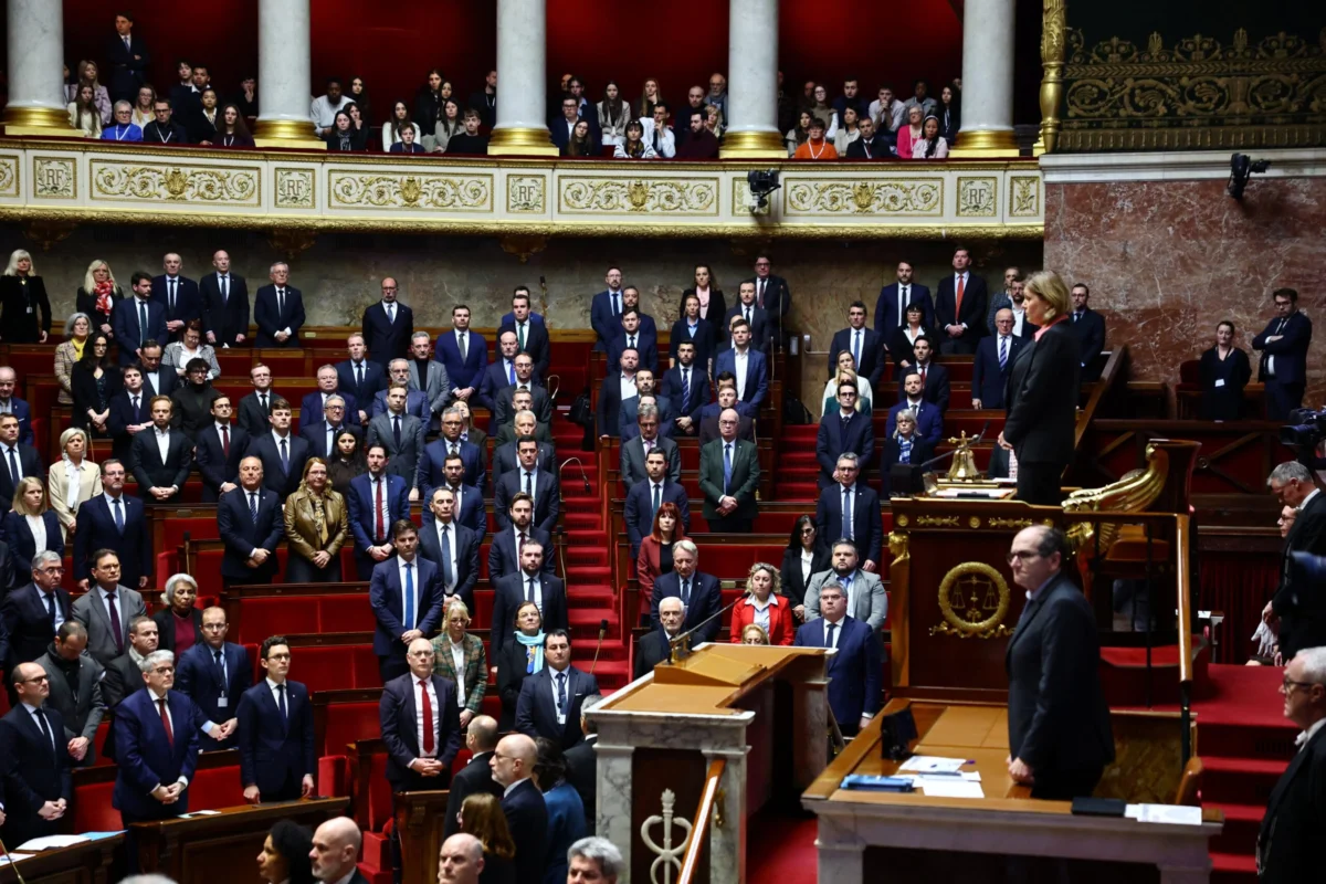 Onze detidos, incluindo assistente de LFI, por assassinato de ativista em Lyon